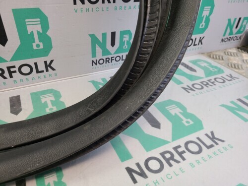 Jaguar I Pace X590 Front Left Door Seal