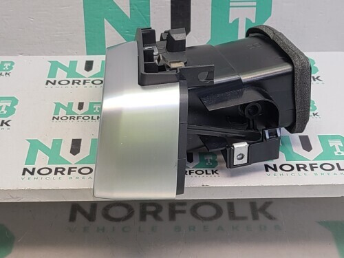 Jaguar F Pace X761 Right Dashboard Air Vent