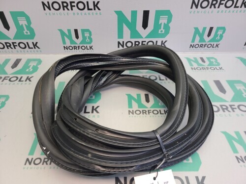 Mercedes CLA C117 Front Left Door Seal