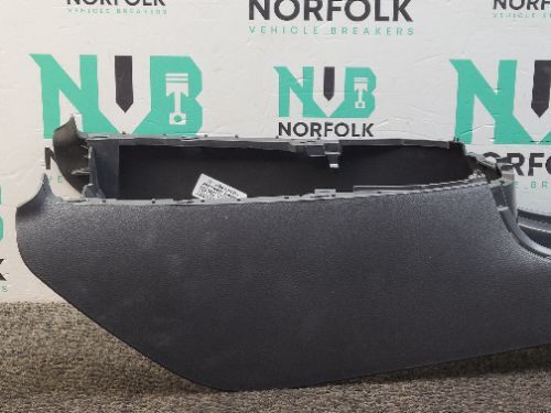 TOYOTA AYGO X  Centre Console