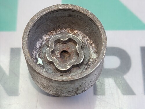 BMW F45 Locking Wheel nut + key