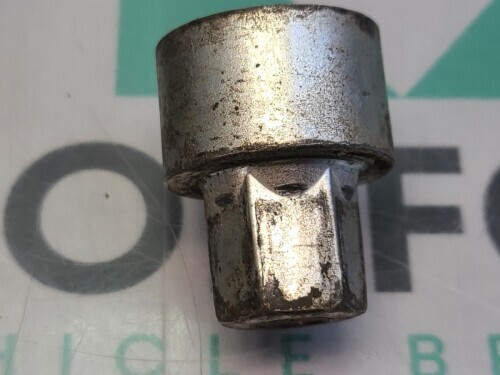 BMW F45 Locking Wheel nut + key